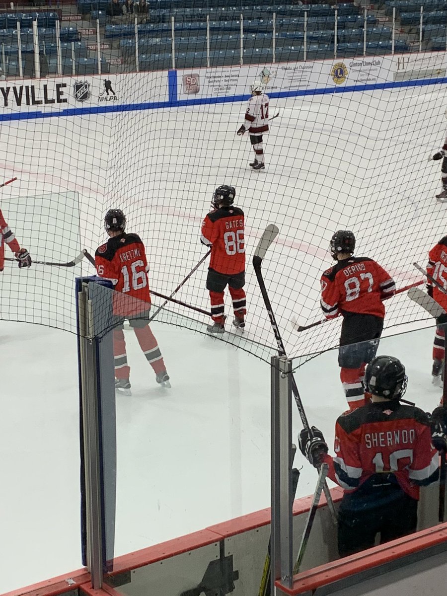 ChrissyGates8's tweet photo. Perfect travel hockey day. A win and some Utica Coffee!🙌🏒 @uticacoffee #uticacoffee #binghamton #stha https://t.co/xZH9FIJQDM