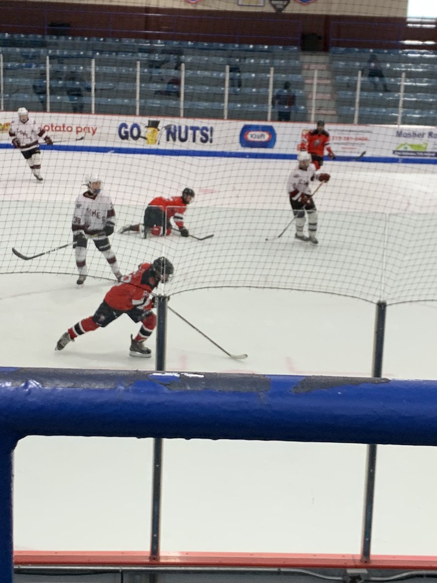 ChrissyGates8's tweet photo. Perfect travel hockey day. A win and some Utica Coffee!🙌🏒 @uticacoffee #uticacoffee #binghamton #stha https://t.co/xZH9FIJQDM