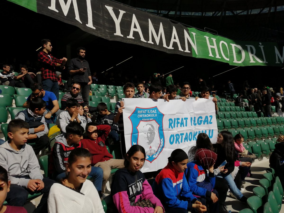 Kocaeli Büyükşehir Belediyesi Spor Okulları bünyesinde spor yapan 41 öğrencimizle,Kocaeli Sporumuzun Karşıyaka Spor kulübü ile oynadığı müsabakayı izleme imkanı bulduk. Bize bu imkanı sağlayan Kocaeli Büyükşehir Belediye Başkanımız Sayın <a href="/tahirbuyukakin/">Tahir Büyükakın</a> 'a teşekkür ederiz.