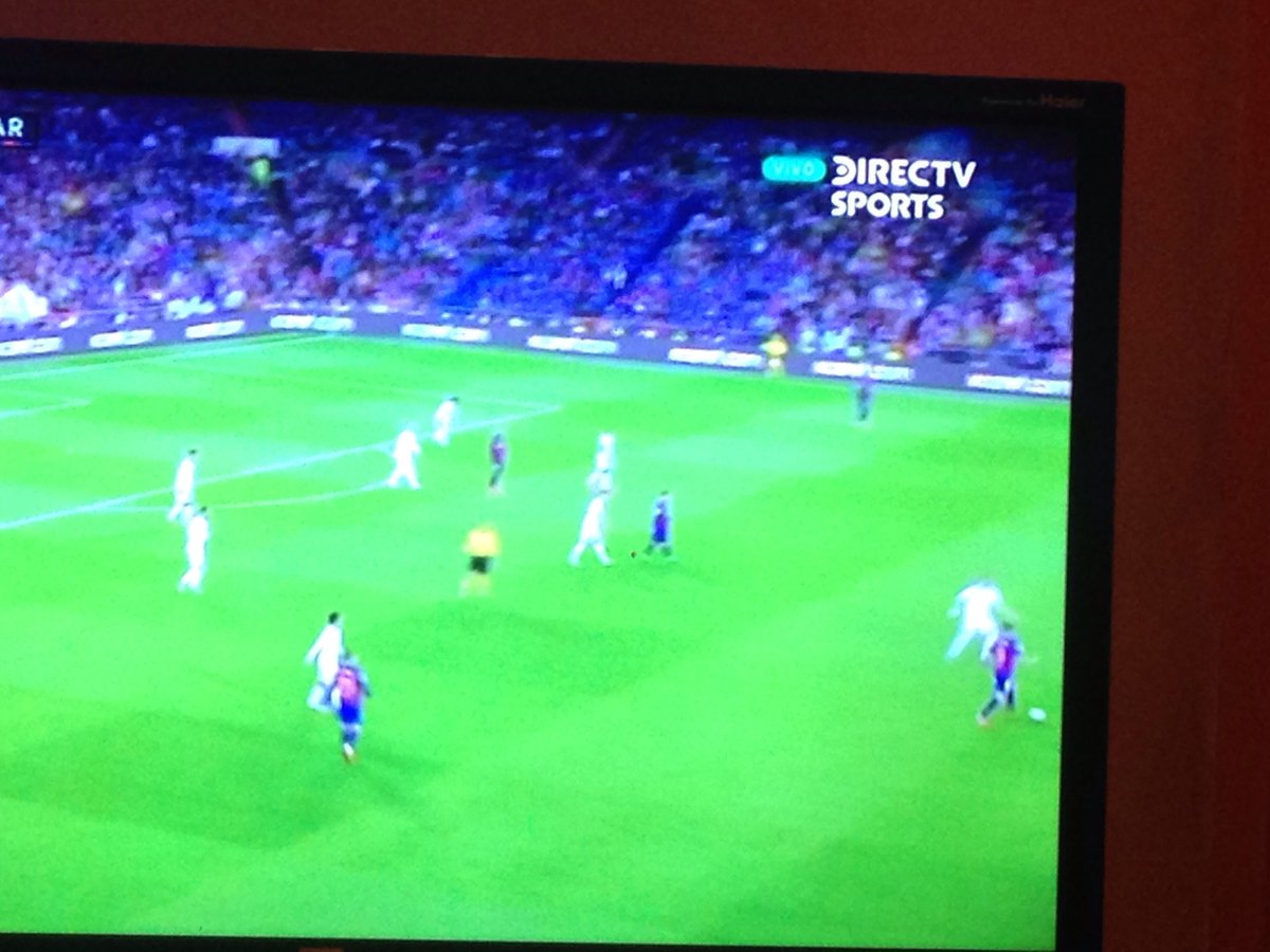 crivero35's tweet photo. Disfrutando del clásico español Madrid vs Barcelona relajado https://t.co/c16jcNLOA8