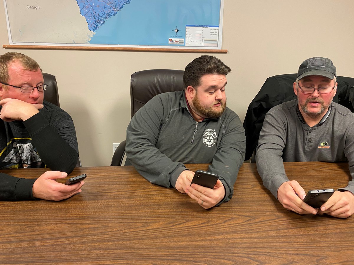 teamstersDRIVE's tweet photo. @teamsters71 pulled double duty this week - texting SC members to remind them to vote on @Teamsters issues in the #SCprimary2020 AND talking to NC members about where the candidates stand before Tuesday's #NCPrimary...all in a week's work! #teamsters2020 https://t.co/ZOz8boWz2U