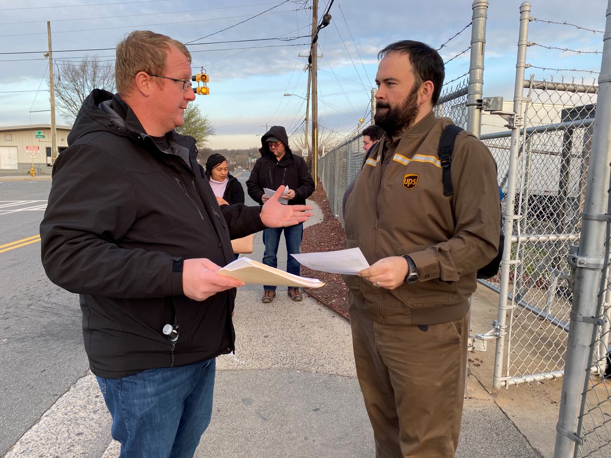 teamstersDRIVE's tweet photo. @teamsters71 pulled double duty this week - texting SC members to remind them to vote on @Teamsters issues in the #SCprimary2020 AND talking to NC members about where the candidates stand before Tuesday's #NCPrimary...all in a week's work! #teamsters2020 https://t.co/ZOz8boWz2U