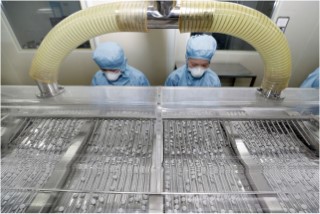 BoginGeneriek's tweet photo. NRC 27/2: Hoelang voordat de pillen op zijn? De wereld haalt veel grondstoffen voor medicijnen uit China. Wat als deze fabrieken door het coronavirus gesloten blijven? https://t.co/vQtCNjSDH9 #corona #medicijnen https://t.co/ti2MGN1br7
