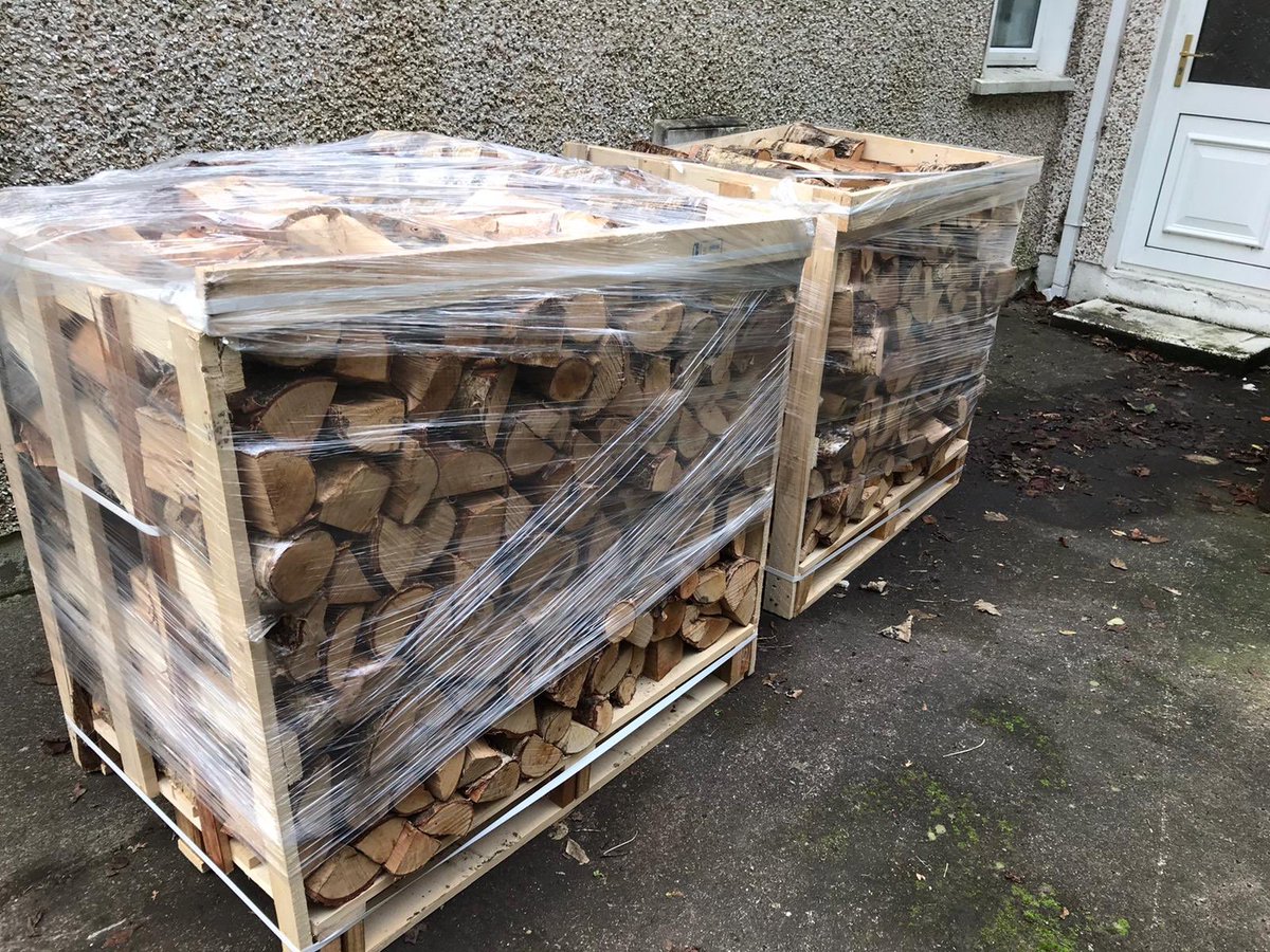 BirdintheBox1's tweet photo. The cutting &amp; the glueing .. upcycled pallets from a firewood delivery #birdinthebox #birdbox #nestbox #maker #upcycled #urbangarden #blackrock #cork #pallets 🐦🏡 https://t.co/BPi9yeZaNE