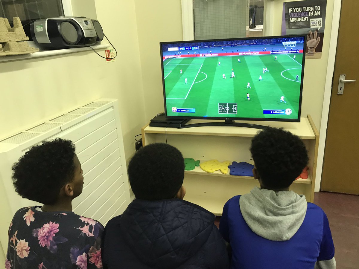 CATCHLeeds's tweet photo. Thank you to @francjwood for evaluating the impact of our #CATCHonWheels project &amp; our #YouthCommunityBuilders approach in the Nowells to ensure we can learn from what’s worked well and what we can improve on. Great to hear the feedback from local young people &amp; adults. https://t.co/11nID4YSd5