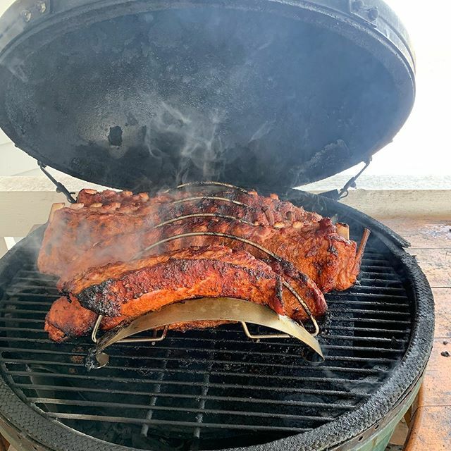 FunkmeisterND's tweet photo. #ribs #familydinner #family #bge #bgenation #biggreenegg #funkbbq #foodporn https://t.co/ADOOXaT4UX https://t.co/fMcXEEJAcM