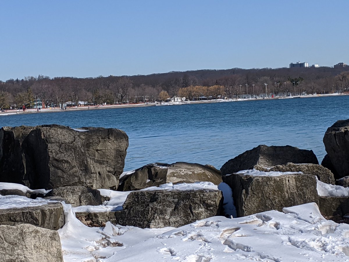 larkbarker's tweet photo. Beautiful sunny day in TO. Hope everyone had the chance to enjoy the days and some vitamin D. #march1st #springpleasehurry #thebeaches https://t.co/h5B6S3UGYb