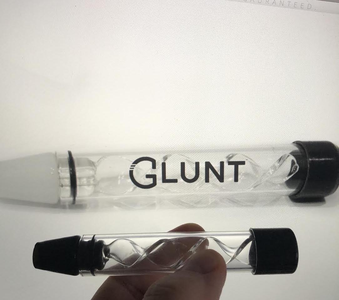 Christi38396408's tweet photo. #glunt @gluntofficial Warning to anyone wanting to buy a Glunt. Chances are you won't get one. Instead, they'll send you this, and if you email them about it, you'll be told you didn't order a Glunt, specifically, but "a glass piece" https://t.co/PY5tp6HCWS