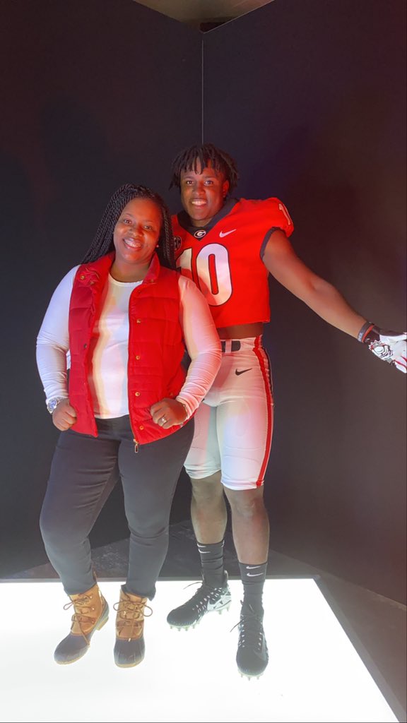 CincoEra5's tweet photo. Blessed to receive an offer from The University Of Georgia My Hometown❤️ #Godawgs @DellMcGee @KirbySmartUGA @UGAAthletics https://t.co/8qUtqCPjme