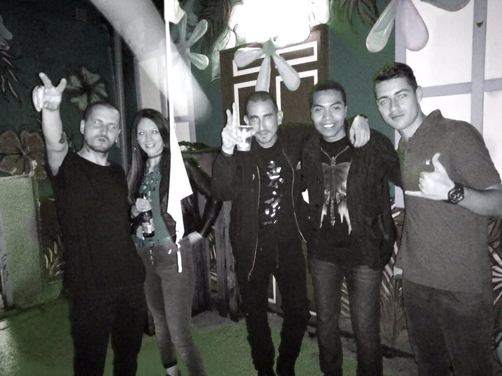 nous_dj's tweet photo. Con los panas y el Master mayor @sonicotechsound que musicotaaA! #alquimista @bernaospi #technoreal https://t.co/e72WHGxsqA