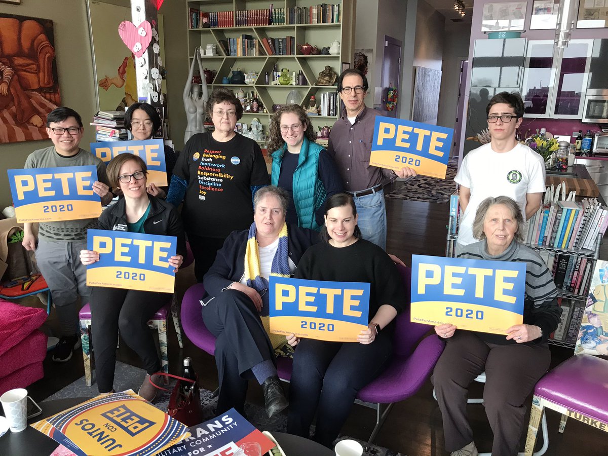 addison_jeske's tweet photo. Scenes from our phone bank in Ukrainian Village, where we had too many people to fit into one photo! Momentum isn’t just building in Chicago for Pete, it’s already here!!! #TeamPete #IllinoisforPete https://t.co/F61E3RXwEq