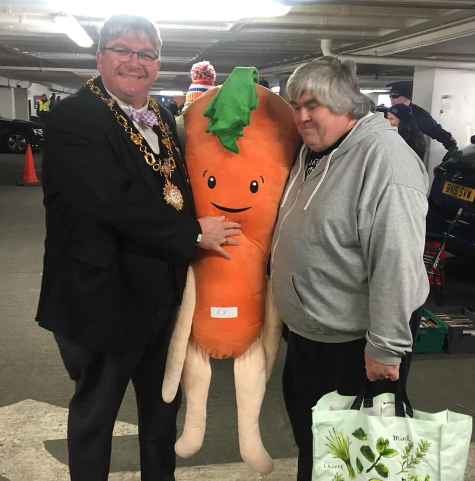 TamworthMayor's tweet photo. What an amazing way to spend a Sunday morning! It was great to meet so many people at the @4Tamworth monthly car boot sale in @shop_ankerside car park. This event helps to raise funds for the Tamworth Carnival. Great to see the team from @RadioTamworth too #amazingtamworth https://t.co/X9l1927Sh2