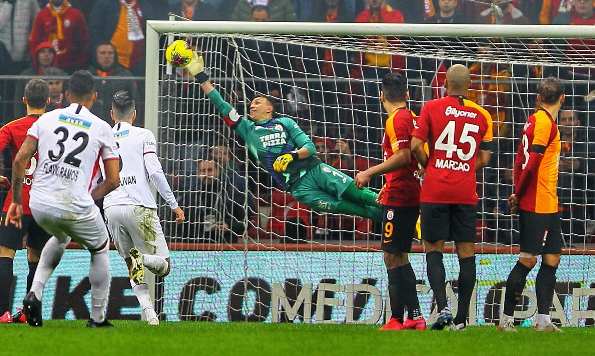 MuratoziOne's tweet photo. Sezonun özeti. 
#GSvGB https://t.co/vR4n1vBvT5