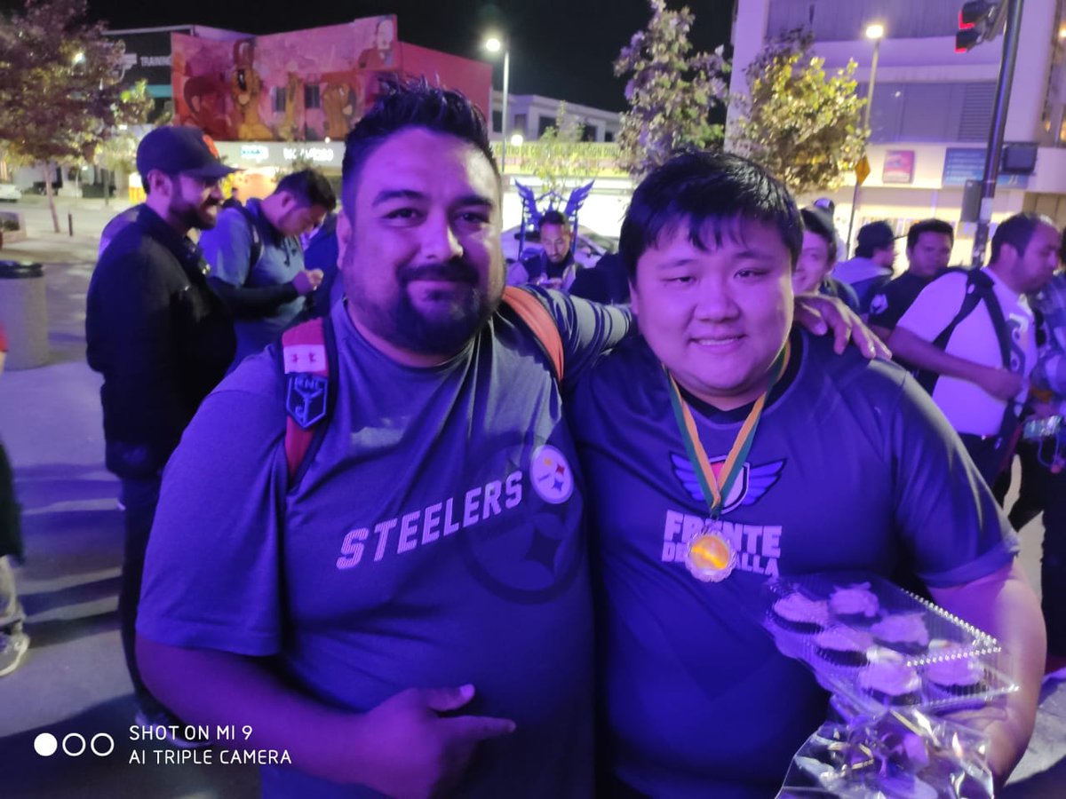 pptvalvc's tweet photo. #KiengGanó
#BattleTowerMty
#VamosWirlosLatam 
Muy emocionante Battle Tower, el campeón se llevó su foto con Wirlos 
El Kieng of the North https://t.co/IMf4P5eQiC