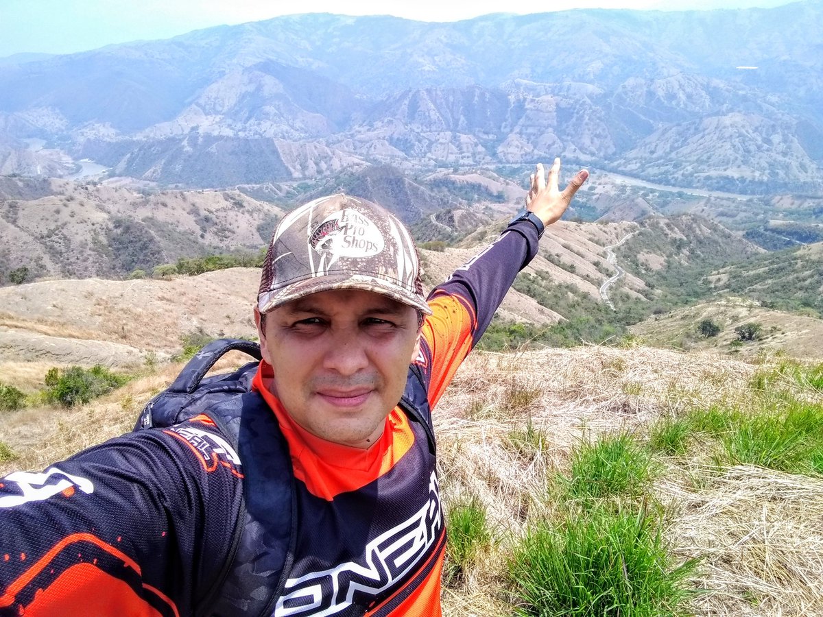 Jesc801016's tweet photo. Refrescando, tomando aire y replanteando cosas, acá vamos #inquebrantantable #montañasagrada #respiraaire #alairelibre #citricos #citricoslasllanadas #campofruits #perfirack https://t.co/RL72ul6dzb