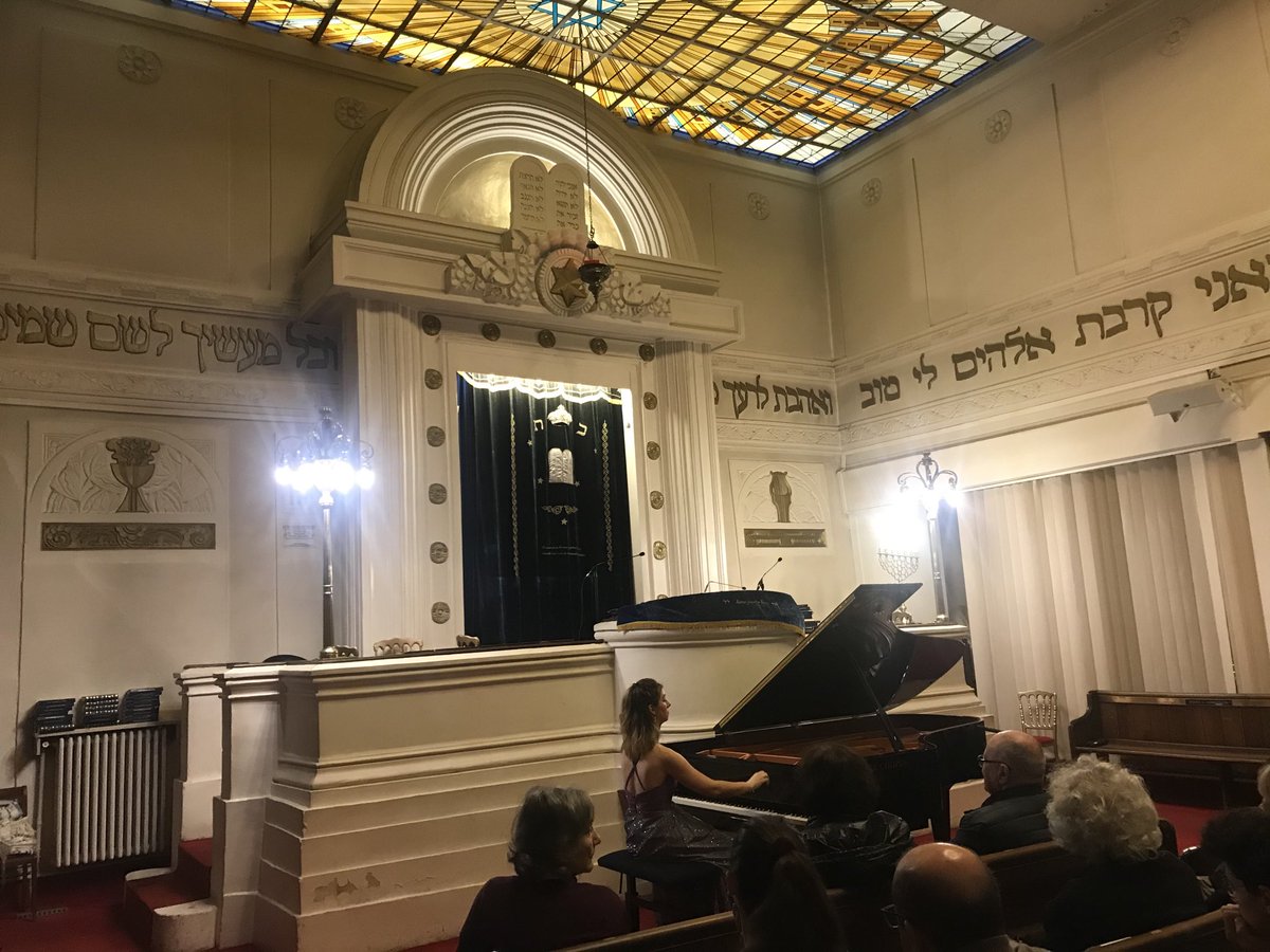 Lumineuse #CeliaOnetoBensaid et formidable récital à #Copernic #SynagogueCopernic ce soir: #Beethoven #Faure #Greif #Bernstein 🎵🎶🎵🎶