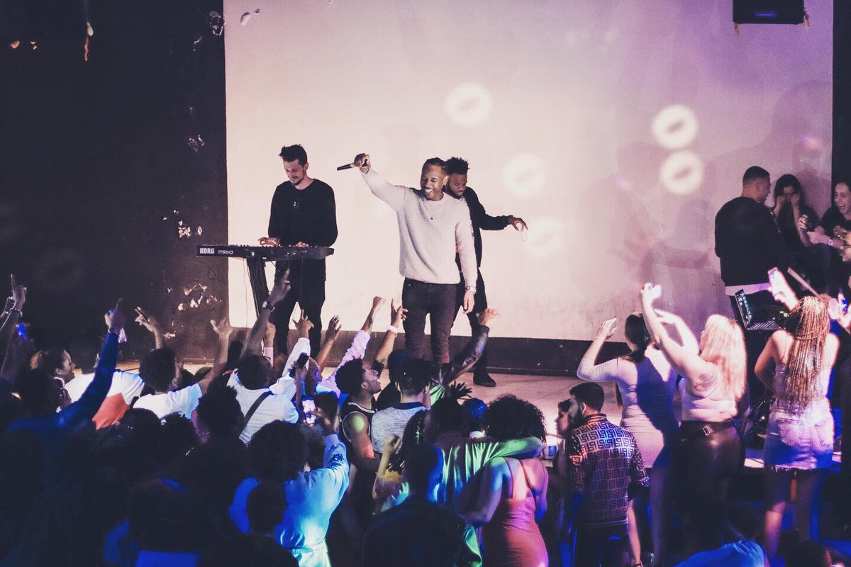 RGProd_'s tweet photo. #Deezy na Discoteca Number One no Porto 👌🏻
Photo #RGProd 📸
__________________________________
#viciadoempalcos #hiphop #music #party #disco #photography #porto #rap https://t.co/HyC31fI42r