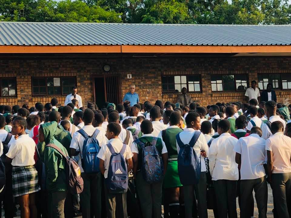 1,800+ students joined us this week at Shobiyana Secondary School near Acornhoek, South Africa to talk and learn about #HIV ahead of our art-making workshop. Looking forward to sharing their reflections and their beautiful artwork in the days ahead. #ZeroDiscriminationDay
