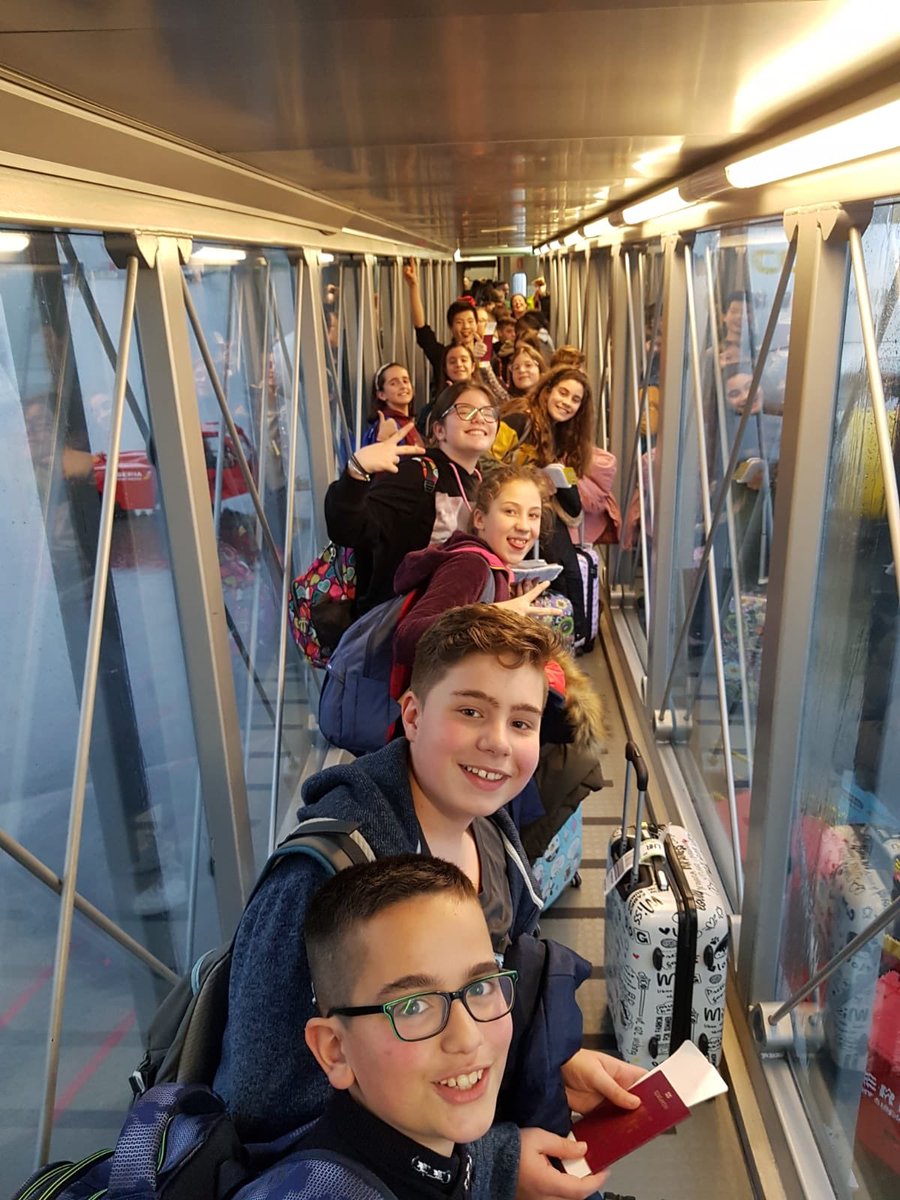 caminhoingles's tweet photo. Boarding
#erasmuscaminhoingles
#comethisway #ErasmusPlus
@sepiegob @Erasmus_Project https://t.co/DLJWmrz7pA