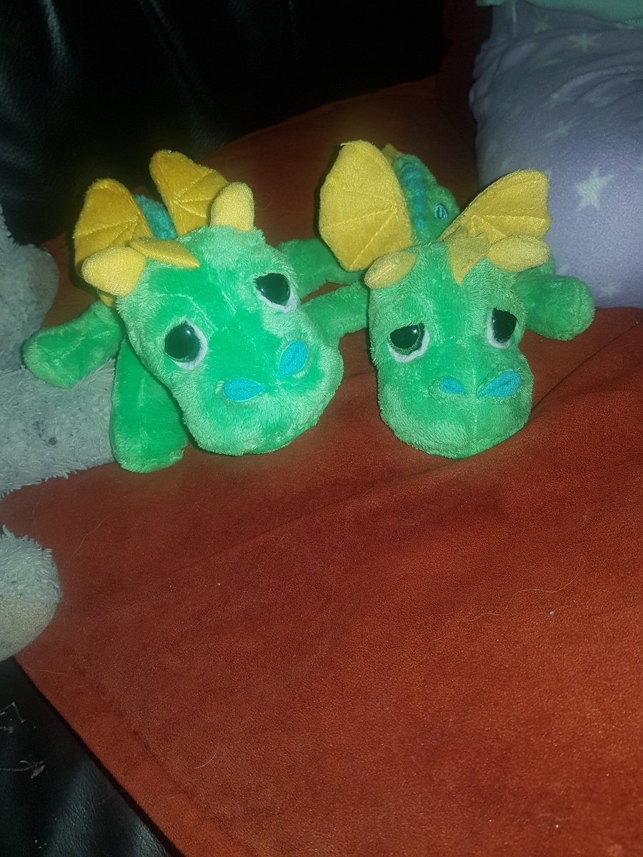 CurdieTraciii's tweet photo. @glebeps the P1M dragon got a friend today. Tygar-Lilii wasn't for parting with the dragon so she got her own little fireball 😂. She has been super excited to get this dragon since it started and lucky her got him for the weekend and not just the night ❤❤ https://t.co/Tp5i3Jnc3S