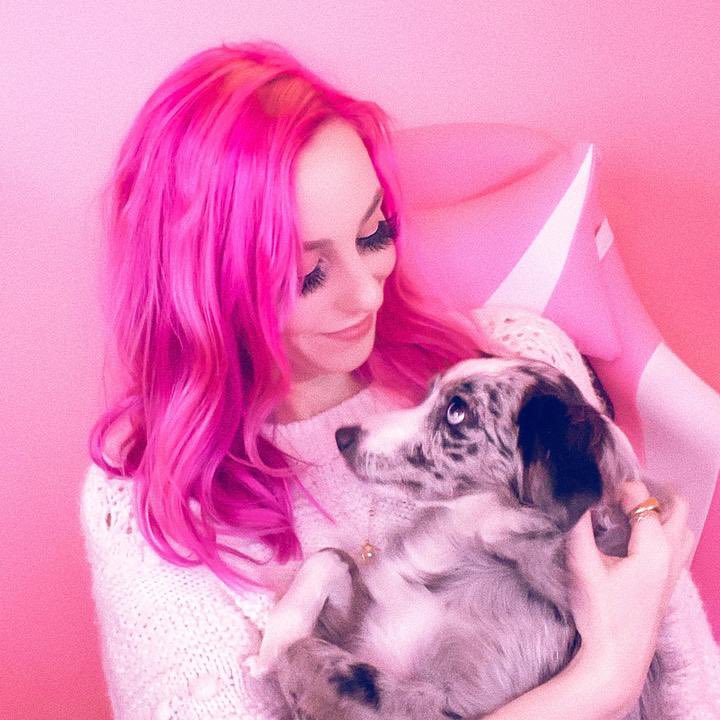 AsheHater's tweet photo. THIS IS @MeganPlays SHE IS GORGEOUS AND AMAZING - SHE IS GETTING HATE BY @LeahAshe THIS IS SO PETTY OF LEAH ASHE TO SAY TO MEGAN THAT ‘U ARE COPYING MY PINK AND TAKING MY IDENTITY’ LIKE WHO WOULD SAY THAT MEGAN IS GORGEOUS AND CANT ANYONE HAVE PINK HAIR 🙄🙄 SHE NEEDS TO GROW UP https://t.co/AGvBf6dXMd
