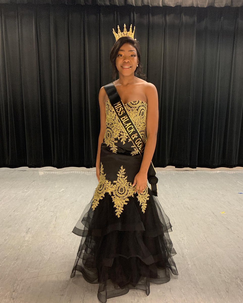 _nativeallure's tweet photo. And Now I am your 2020 Districts Miss Black and Gold for the state of Indiana🖤💛. Regionals Next☺️ https://t.co/P36I1ks9aU