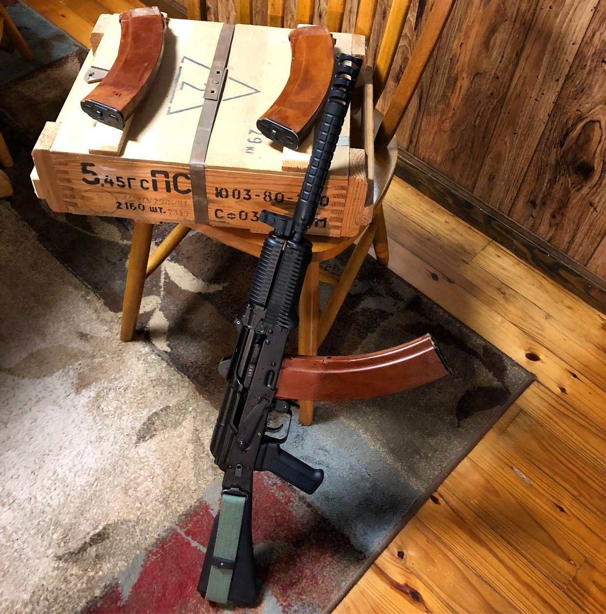 ARSENALinc's tweet photo. Happy Sunday Gunday.. If this doesn't make you drool, nothing will! 😜

📷 @joemane

#kalashlife #7n6 #poisonbullet #545x39 #545masterrace #slr104 #aks74u #bakelite #arsenalinc #sidefolder #krinkov #themasterrace #airsoft #arsenal https://t.co/CLCgxLwx95