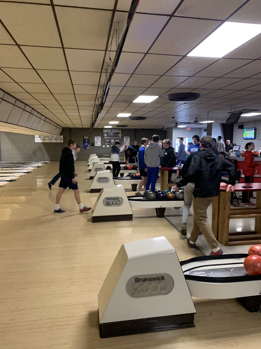 Berlin_Bears_FB's tweet photo. A great turnout for some offseason team bonding at Delaware Lanes today. Thanks to all for a fun afternoon! #Local3140 https://t.co/BLLlIeQBJt