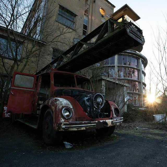 jwiellersen's tweet photo. Jupiter #firemansam #brandweermansam #urbex #urbexphotography #urbexbelgium #urbexworld #urbexplaces #urbexexploration #urbexnederland #urbexpeople #urbanexplorer #urbanexploration #urbanjungle #urbanexploring #urbandecay #decay #lostplaces #lostplaces #… https://t.co/xvLyjFhHlN https://t.co/CIqDMASpPC