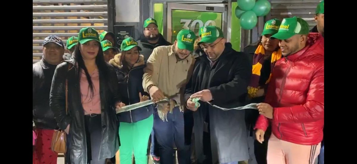 SumandoLaFuerza's tweet photo. Los multiplicadores de New York "Los 300 con Leonel", inauguran un nuevo local de #LaFuerzaDelPueblo, en esta ocasión en la 1829 Jerome ave. del Bronx. Este 15 de marzo, vota 15, vota por #LaFuerzaDelPueblo. https://t.co/512cfddKvY