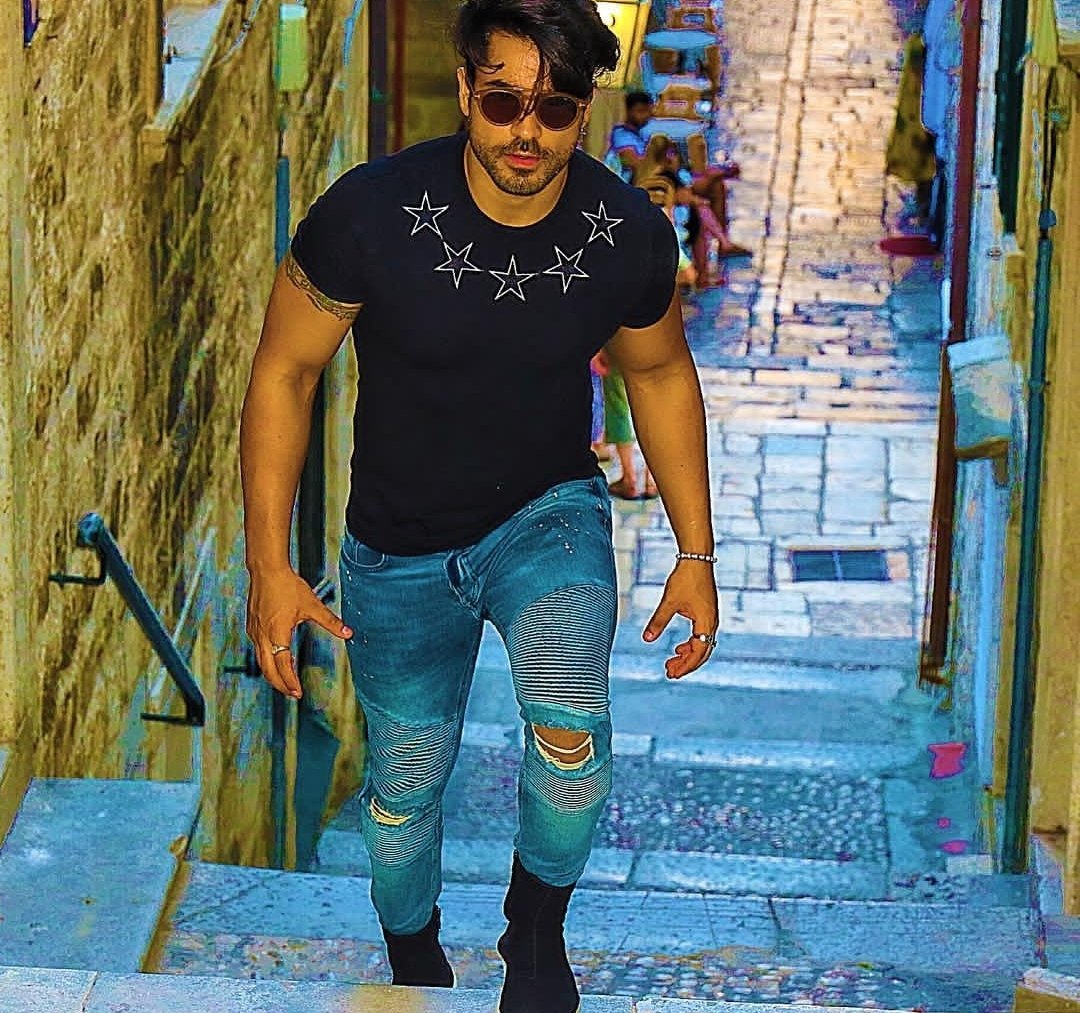 phasesofmoonn's tweet photo. देखो!!! देखो वो आगया!!!!!
❤️❤️❤️

#StopTargetingGautam https://t.co/5QaSClXJ6b
