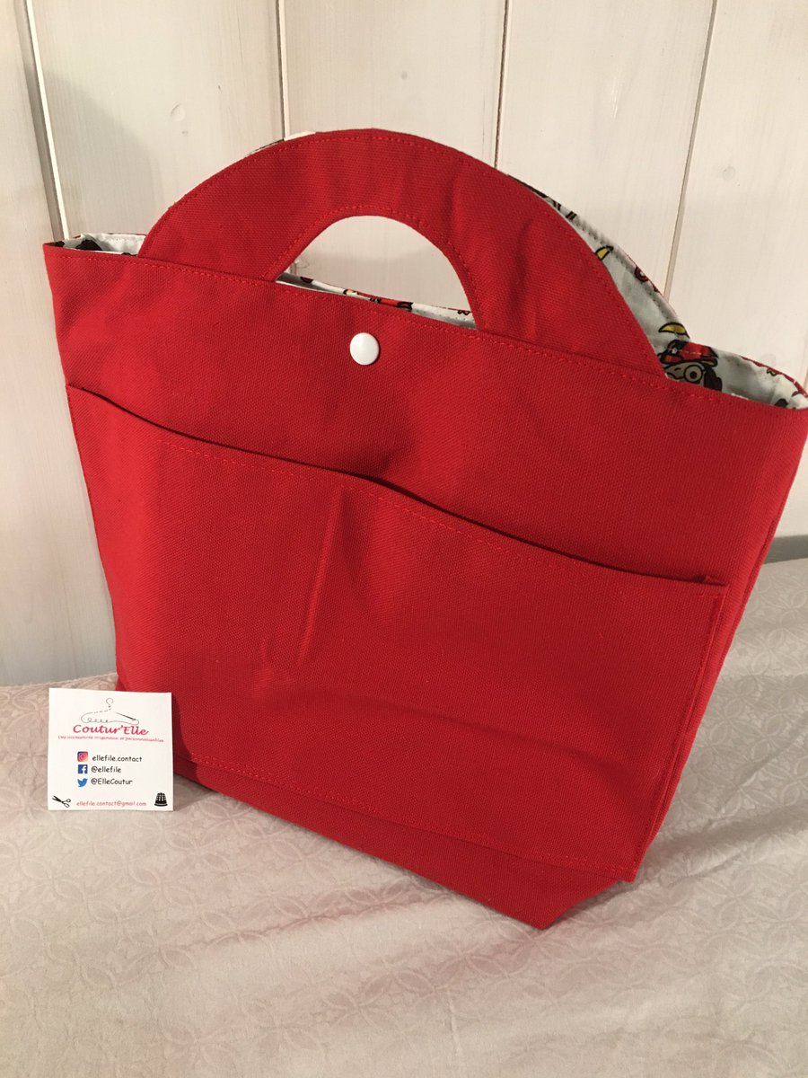 ElleCoutur's tweet photo. Dernière commande : #organiseur de #sac pour éviter que l’on entende les hommes râler après notre sac à main
Je ne sais pas vous mais je trouve ce tissu #harrypotter plutôt sympa ☺️
#faitmain #tissus #tissu  #madeinfrance #creations #instacouture #instacrea #madeinchartres https://t.co/gPOnwRBH8d