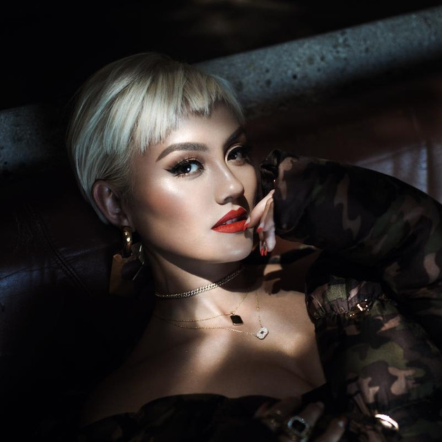 TheArianaStats's tweet photo. Were teaming up with @agnezmo's fandom to help each other!

RETWEET &amp; reply with the alphabet (A-Z) + hashtags 
#Agnation #BestFanArmy #iHeartAwards https://t.co/dPQDu79CPQ
