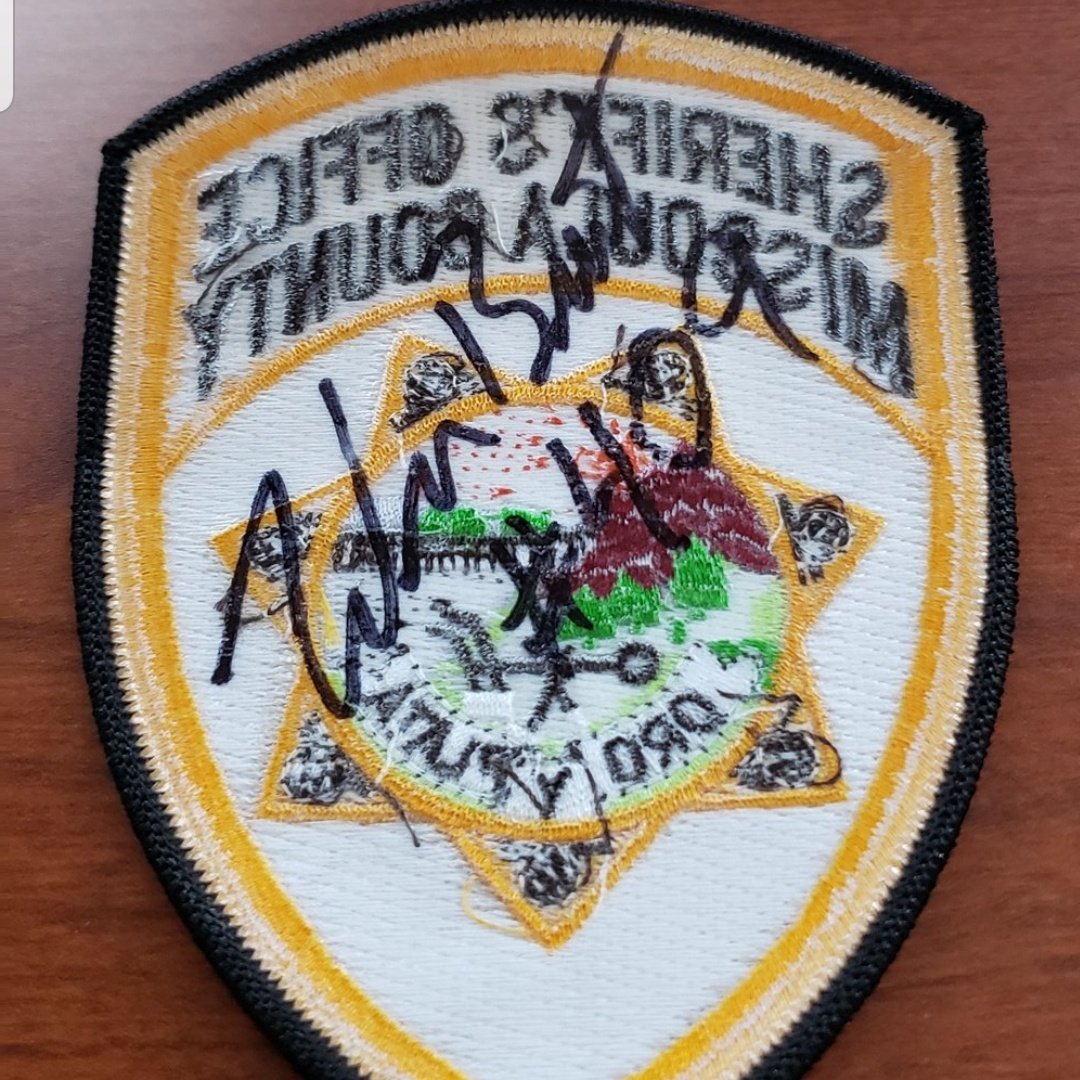 LivePDMissoula2's tweet photo. Giveaway at 3k followers! Winner gets a signed Missoula County Patch. To enter:
Follow me, @Bill_Burt_409, @Sheriff_TJ 
Like
Retweet
Reply

#LivePD #LivePDNation #LiveRescue #PDCam #CourtCam #LivePDWanted 
I follow back https://t.co/6LK76fG7NV