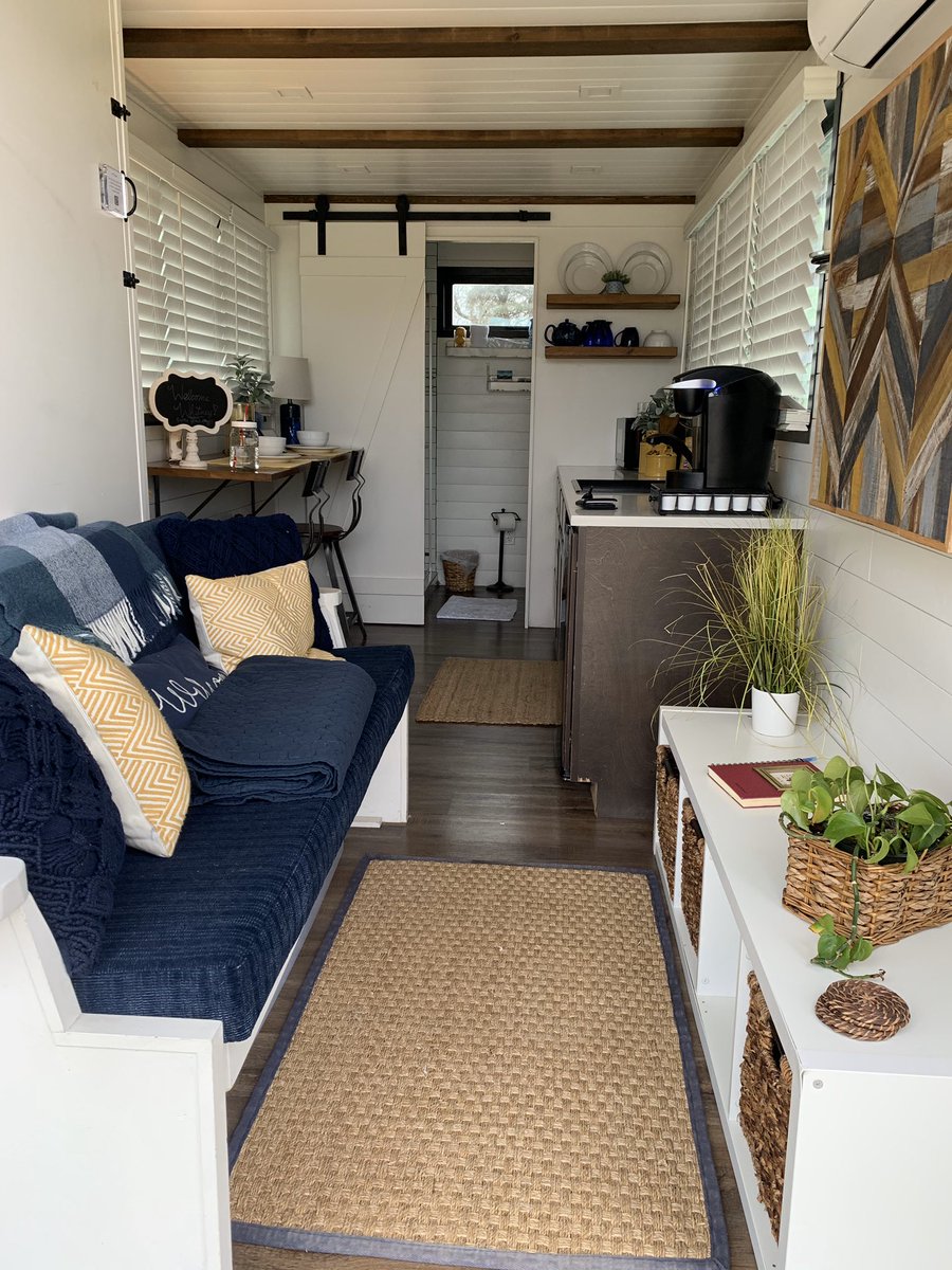 Whit_Gordon's tweet photo. Magnolia, tiny house, and Texas Tulips! Love you endlessly ❤️ https://t.co/H5SRFhTdmS