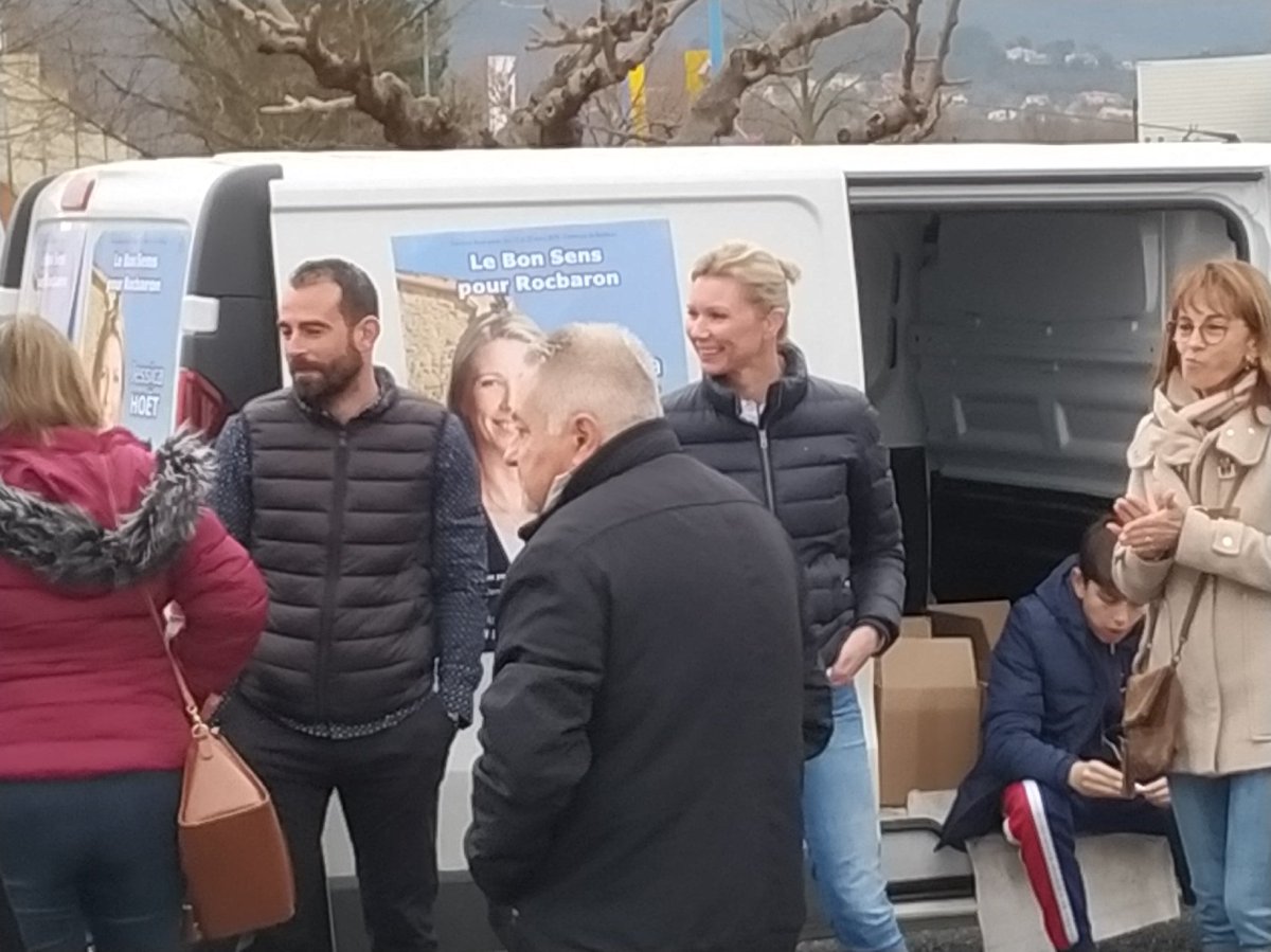 LRocbaron's tweet photo. Permanence mobile ce matin #Rocbaron #municipale2020 #15mars #UnSeulVote https://t.co/fH4NJV5rDJ