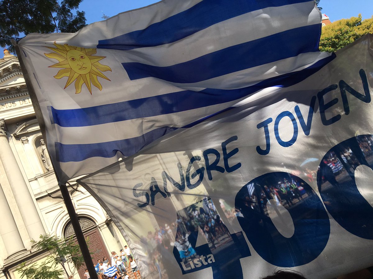 NachoTorena's tweet photo. Esta bandera de La 400 SANGRE JOVEN sigue haciendo historia!! https://t.co/8dOrYSeJHB