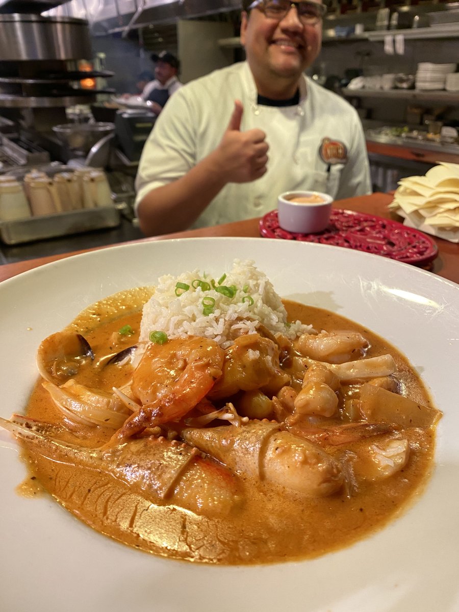 CatchAnaheim's tweet photo. Thumbs up for our hearty Spicy Alaskan Chowder.  👍 Clams, snow crab claws, whitefish, and shrimp, this is a seafood lovers dream come true!  🦀 Book a reservation now ➡️https://t.co/zaPB4ijZol https://t.co/PCXZTHETl3