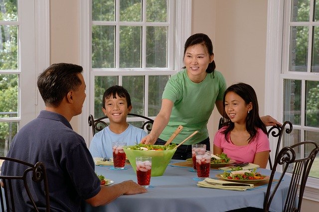 ConcordTrinity's tweet photo. At dinner tonight, celebrate love by taking a challenge to show love to each other! Every day this week, have each member of the family pick a different person to show love to and a different way to show it. https://t.co/6ghrfnMVGM