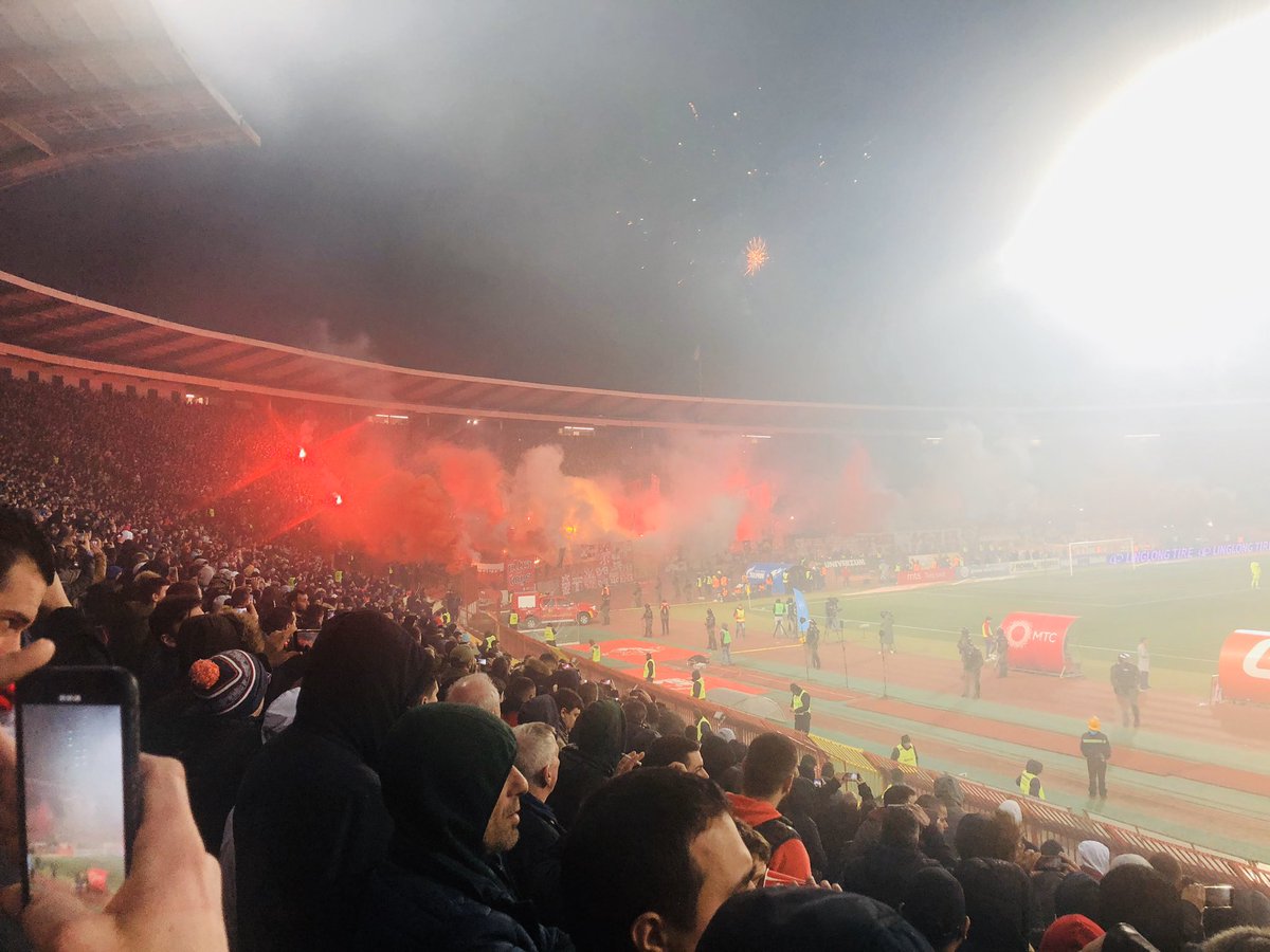 RoderickVeuger's tweet photo. No pyro no party #Belgrado #Rodester #Partizan #groundhopping @groundhopticket https://t.co/HFZ7b7ON1E