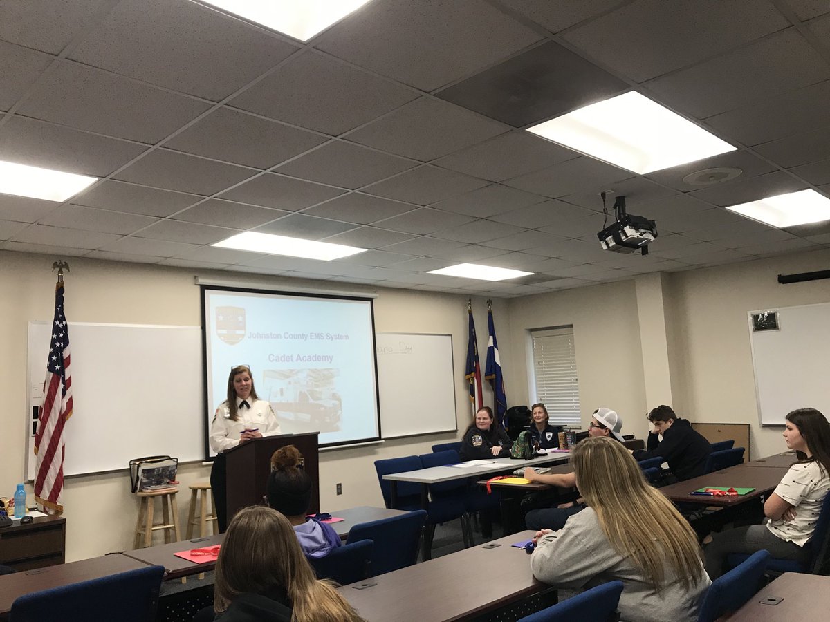 JBHolloman02's tweet photo. Paramedic Amy Boykin is kicking off our 2020 ⁦@JoCoEmerServ⁩ EMS Cadet Academy! This great youth program offers an intro to a rewarding career in EMS. #jcemscadets #prideandownership https://t.co/kELyeagkf6