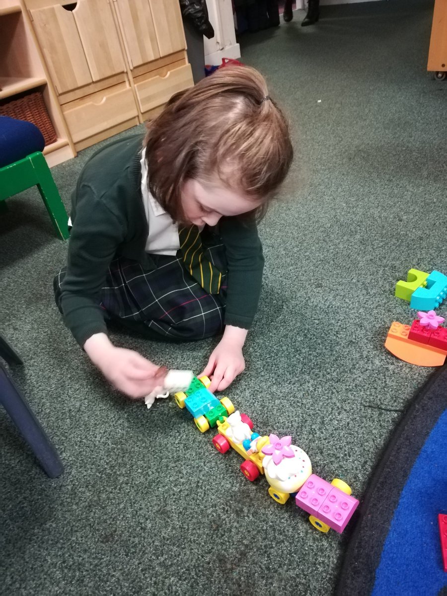 StPatricksEP's tweet photo. Making a train! #rainbowroom #legochallenge #stpatsSTEM https://t.co/6rUWOfGzX2