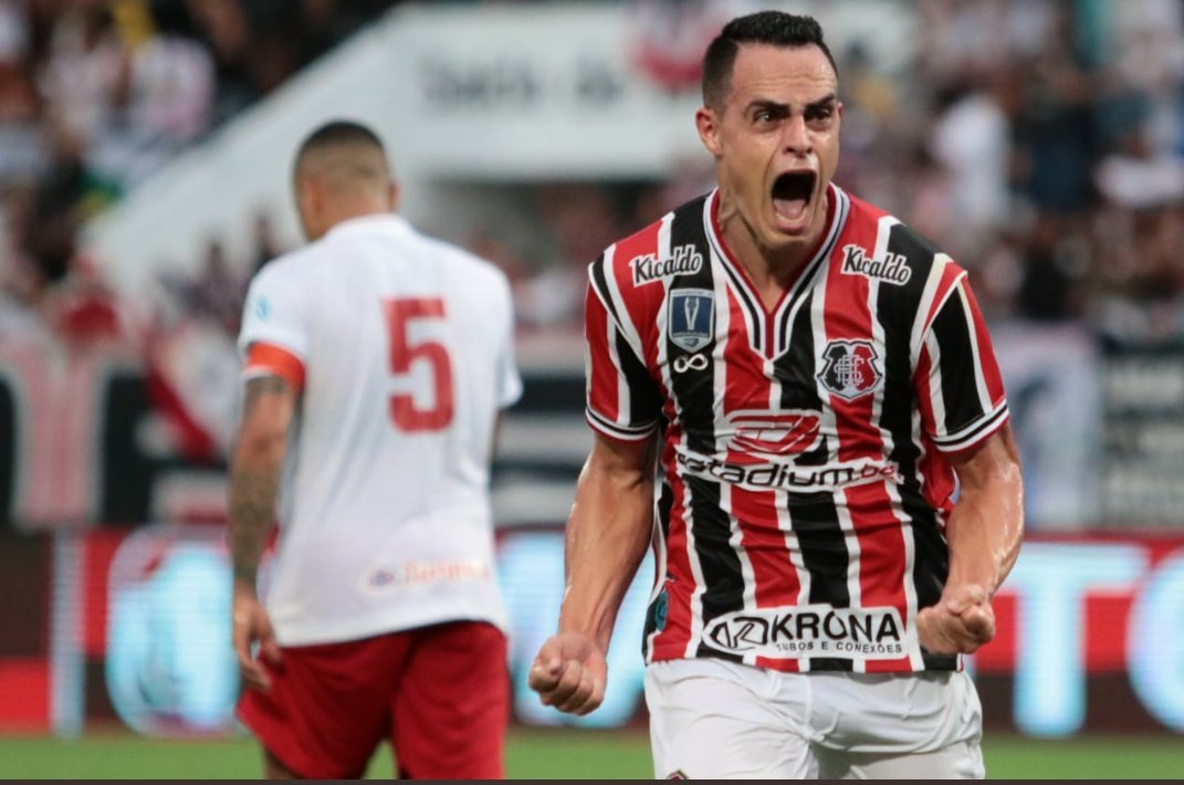 ⚫⚪🔴 
#VamosSanta