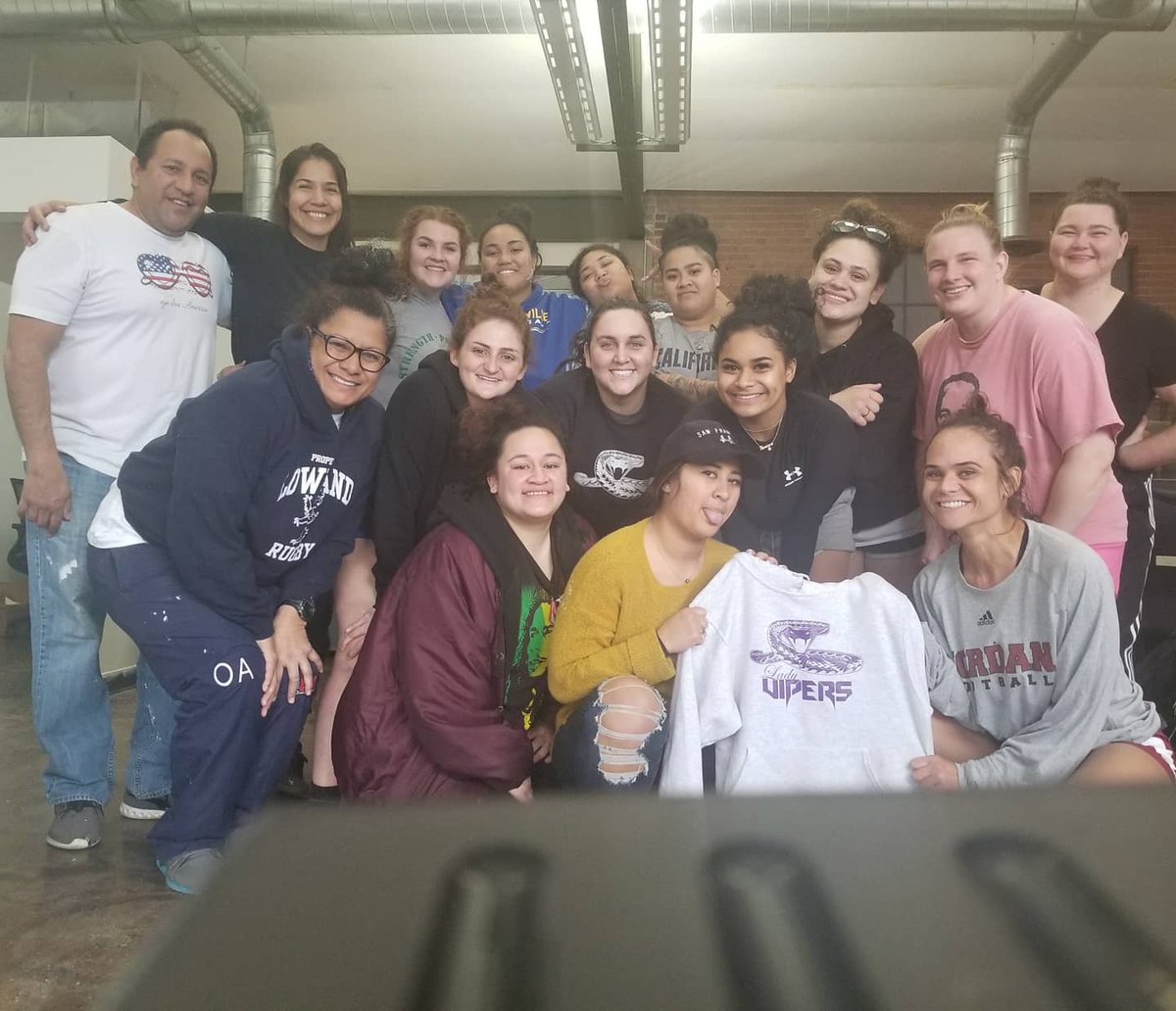 oahot1's tweet photo. Yesterday @LadyVipersRugby got to volunteer #serviceproject building shelves, painting walls and moving furniture at #UCASA.  We we're happy to help a company that helps other in need. https://t.co/lPhSNnwqB9