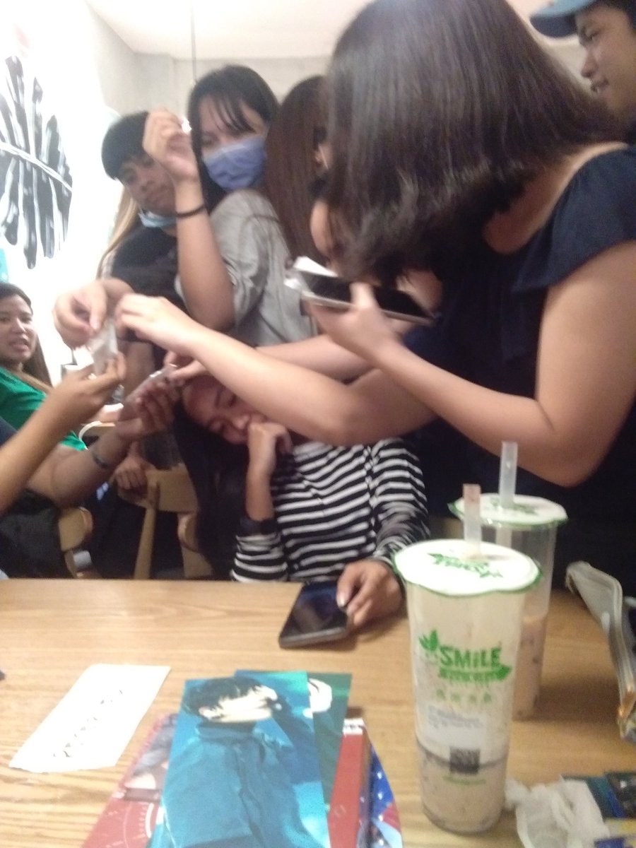 luvvBX's tweet photo. Kawawa ho yung nakaupo 😆

#Express765 @cafehellocix https://t.co/odanu78Kn4