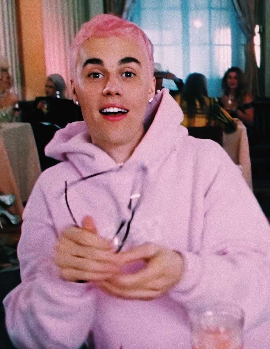 _avontheater's tweet photo. feliz 26 cumpleaños a quien después de años sigue siendo un ídolo y un referente para mí. espero que seas muy feliz siempre, gracias por tu música @justinbieber 💘🎊🎉 https://t.co/bNT6l9bXaH