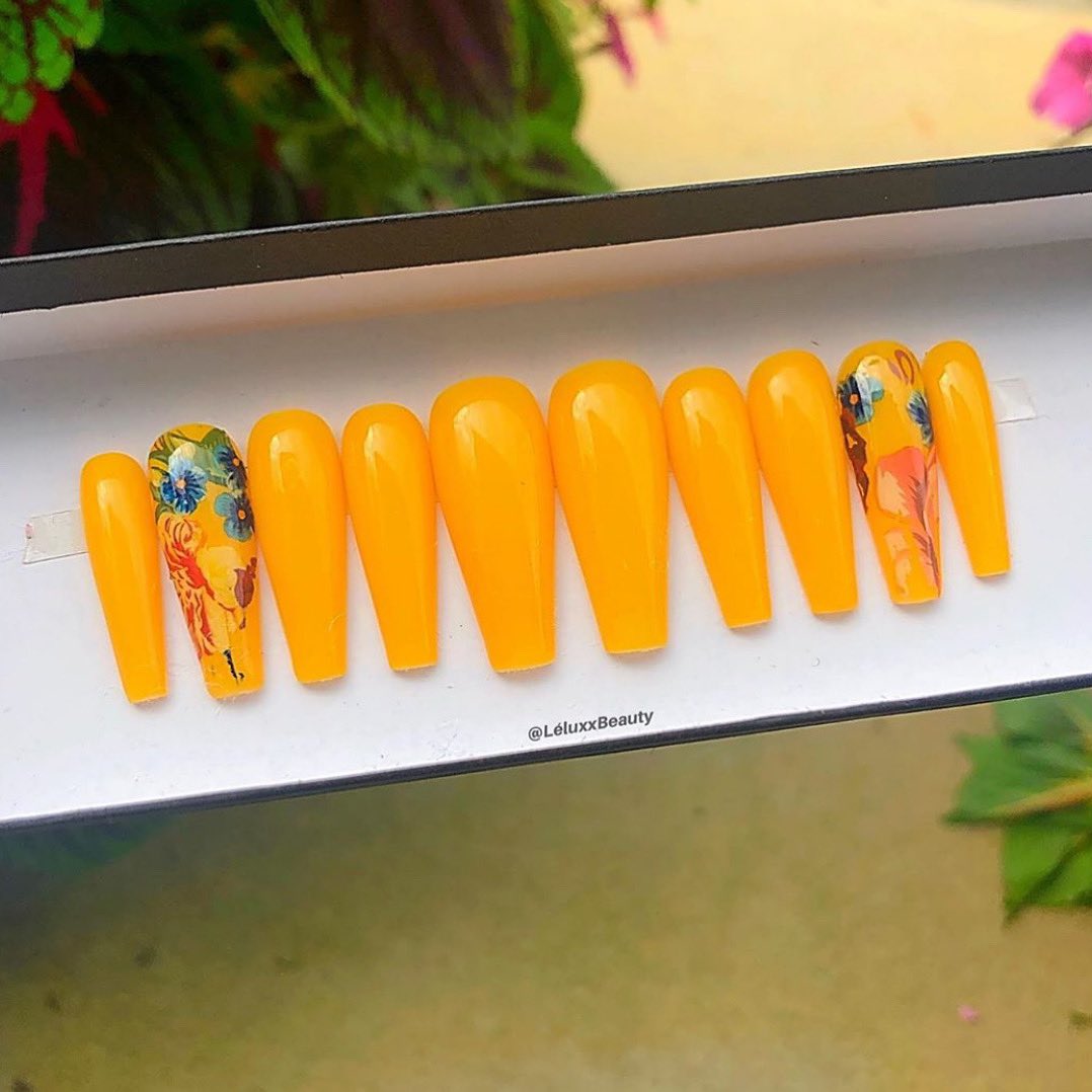 2 sets available! DM to purchase leluxxbeauty.com