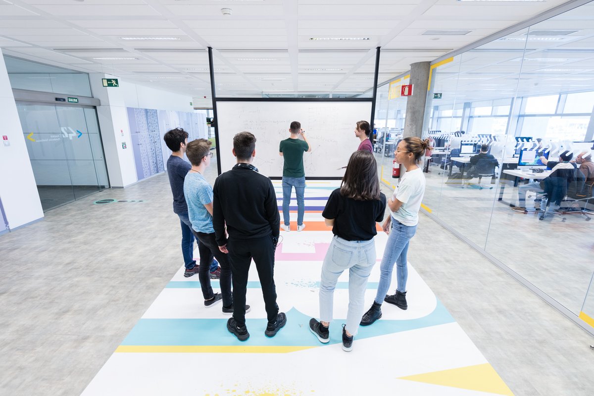 42MadridFTef's tweet image. “El objetivo principal de la educación es crear personas capaces de hacer cosas nuevas, y no simplemente repetir lo que otras generaciones hicieron”. Empieza la semana 18 del campus de #42MadridFTef 🖥️
 #WeLoveCode 💙 | 42madrid.com