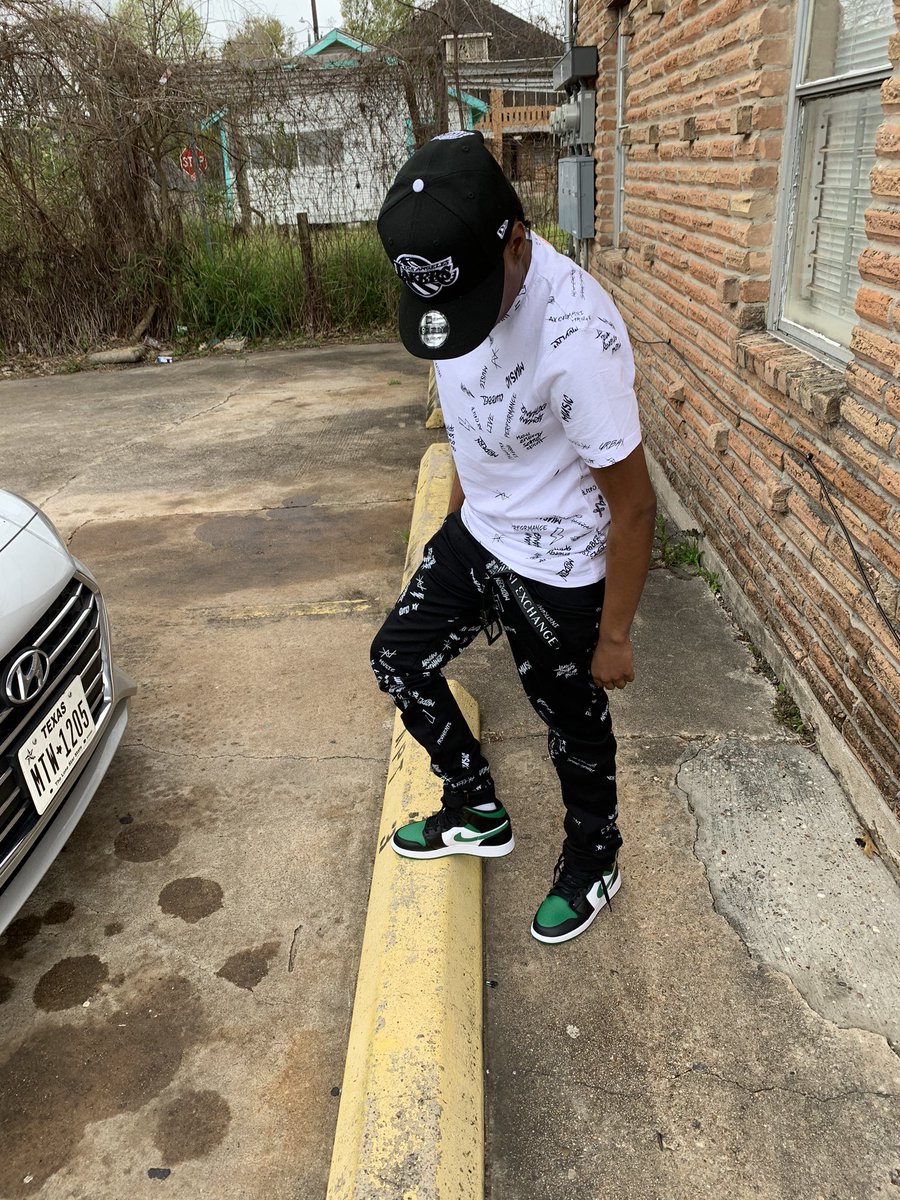 _laahkeke's tweet photo. Gotta give the drip to the bird too https://t.co/Kmay0uHFB4
