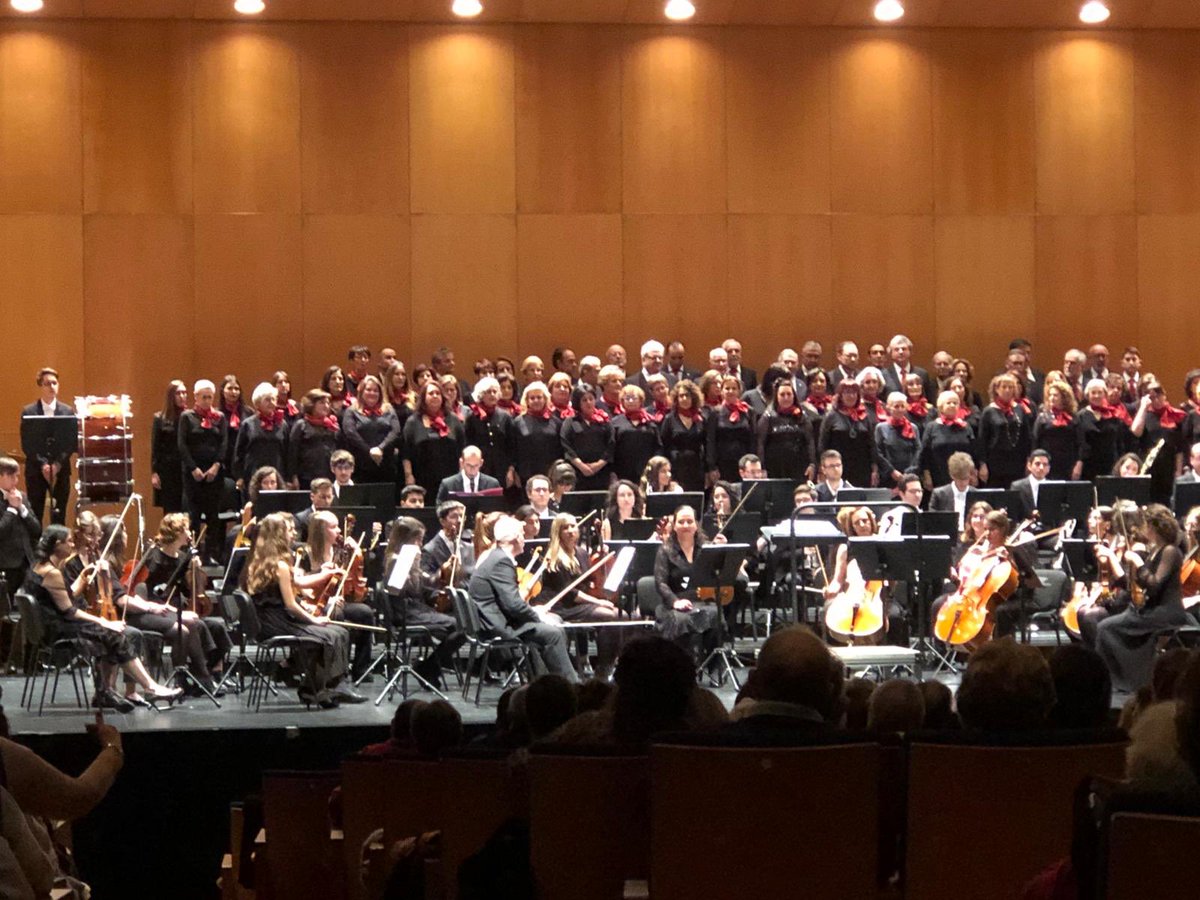 EstherdelBrio's tweet photo. Otro éxito de #JOSCS‼️‼️‼️. Que honor compartir escenario con tantas voces hermosas y una orquesta joven y vibrante💯💯 Gracias a Álvaro, Antonio, Naila y Raúl. 💪🍀💪🔝🔝🔝¡Viva la Bohemia! #CoroCiudadDeSalamanca https://t.co/Vj6XpHhfHb